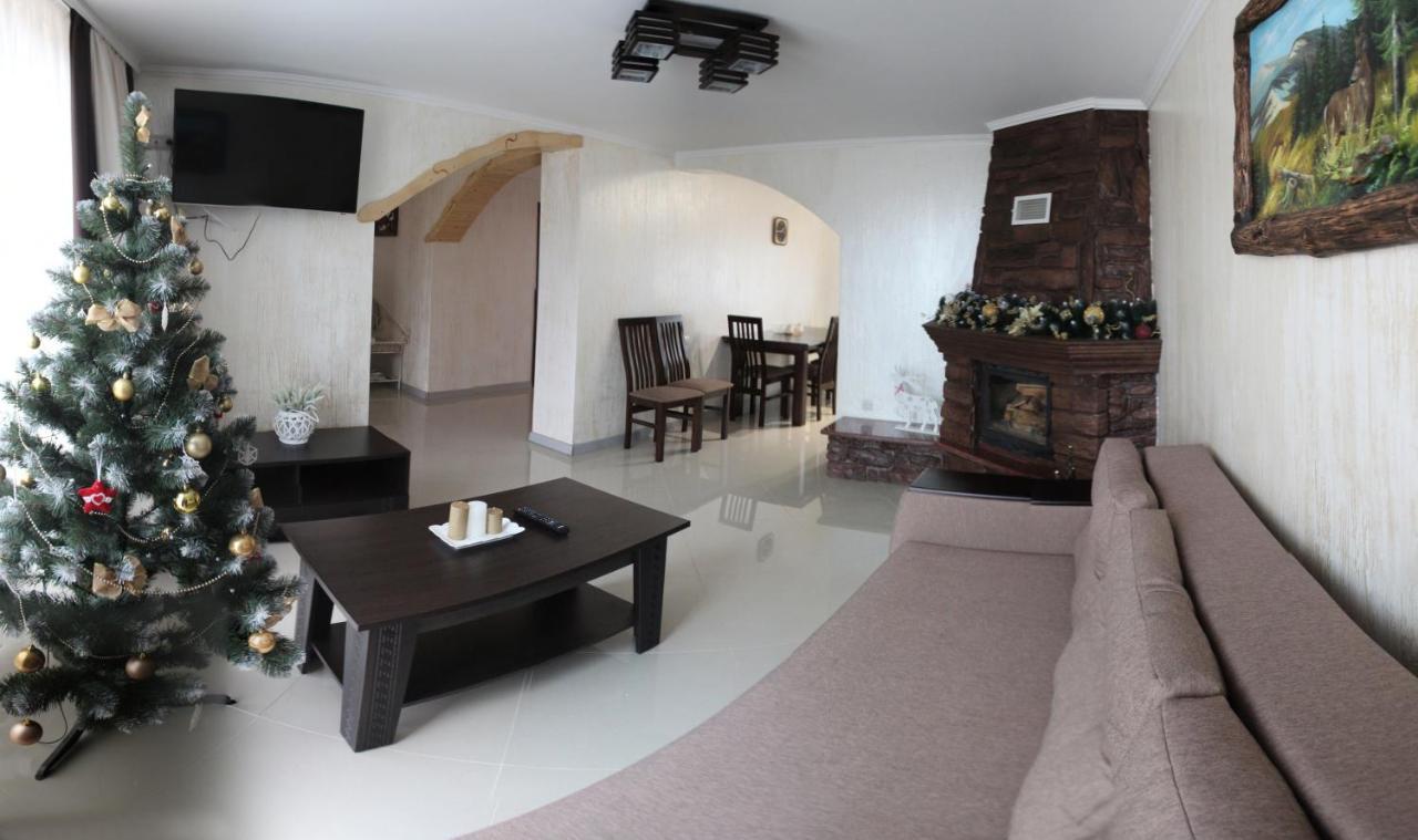 Hotel Pyate Koleso Lazeshchyna Esterno foto