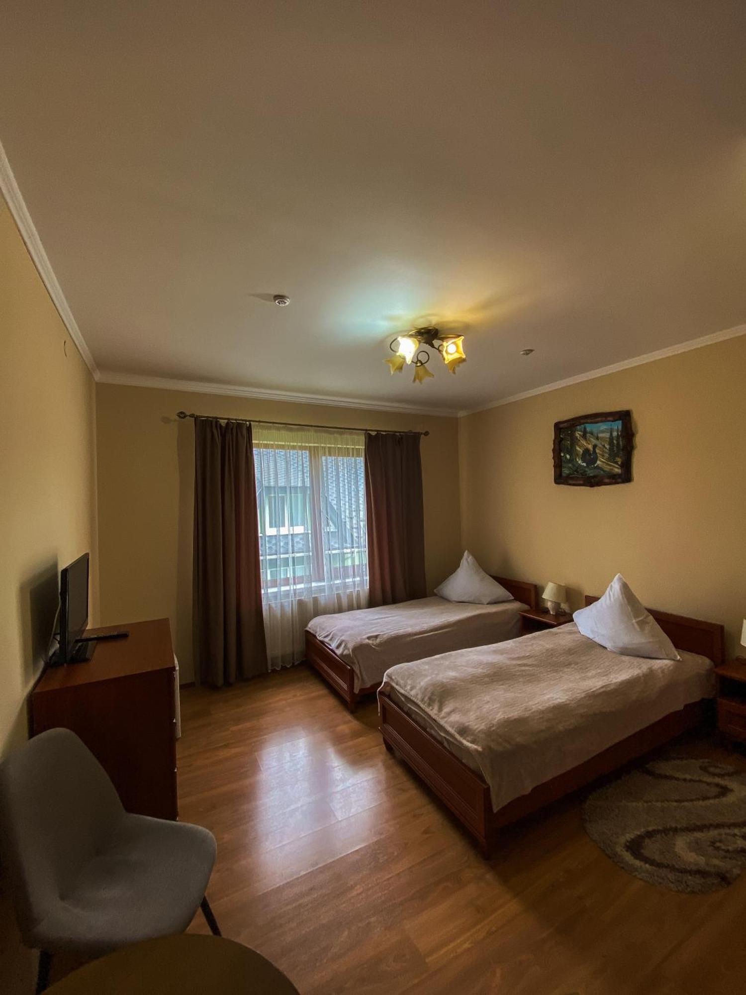 Hotel Pyate Koleso Lazeshchyna Esterno foto