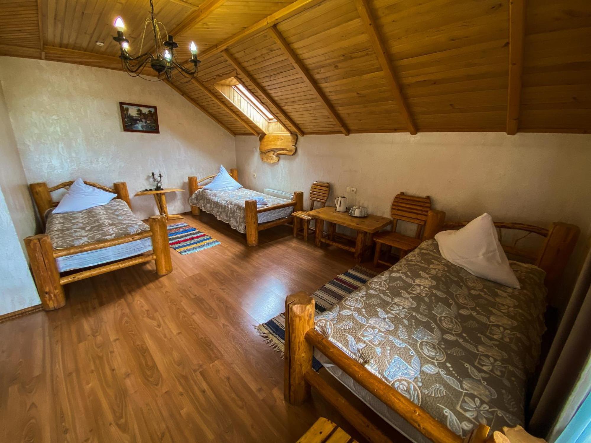 Hotel Pyate Koleso Lazeshchyna Esterno foto
