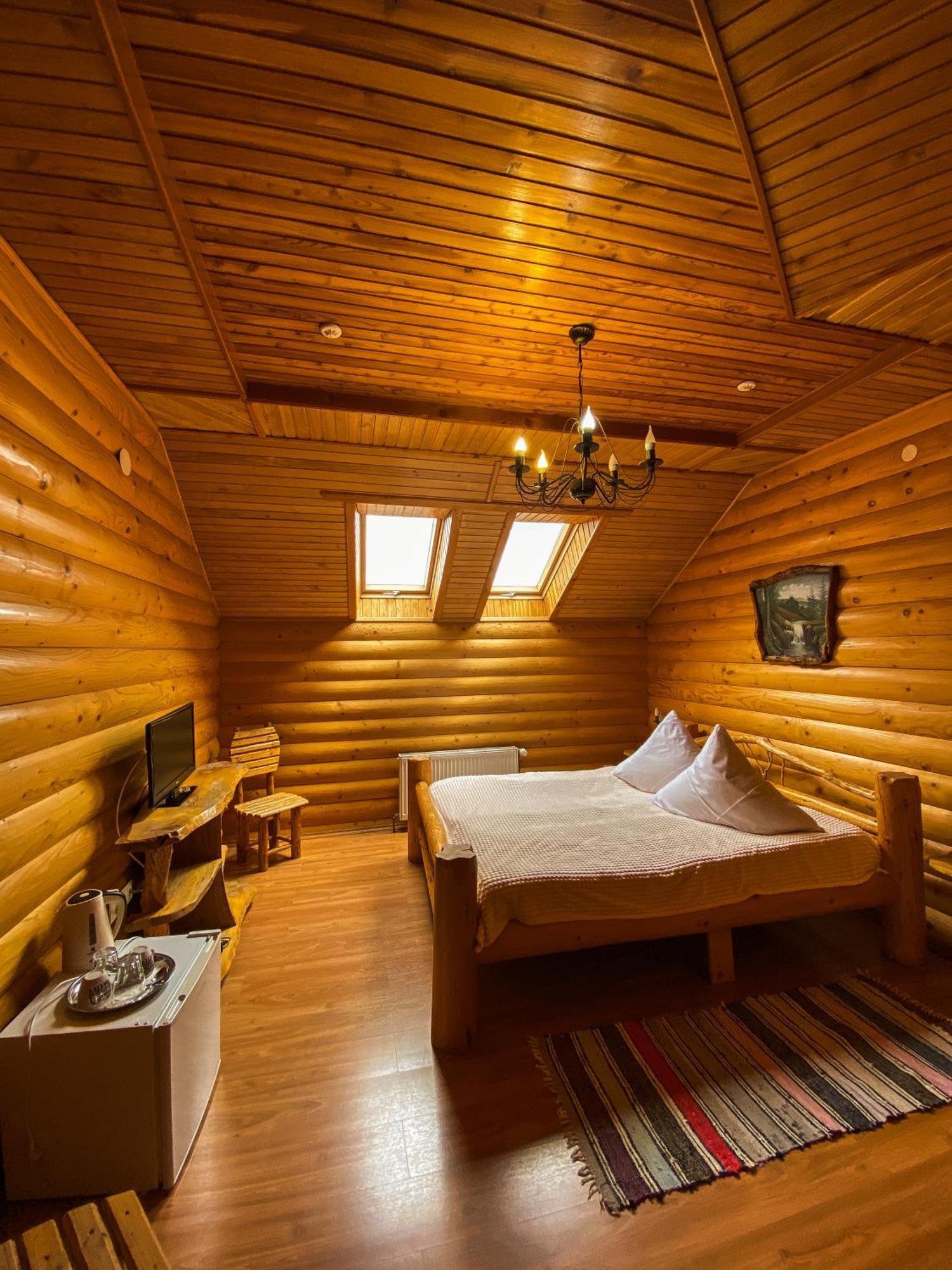Hotel Pyate Koleso Lazeshchyna Esterno foto