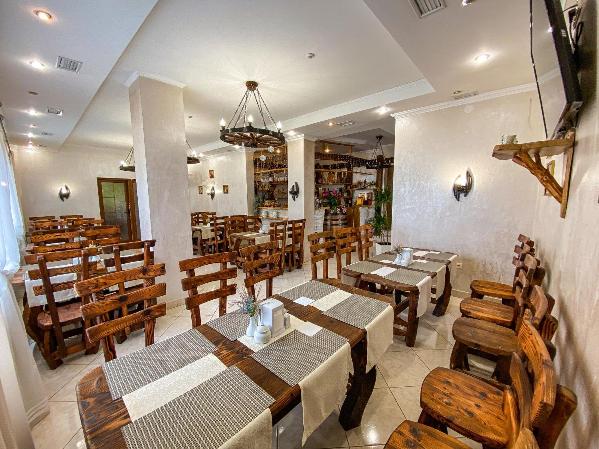Hotel Pyate Koleso Lazeshchyna Esterno foto