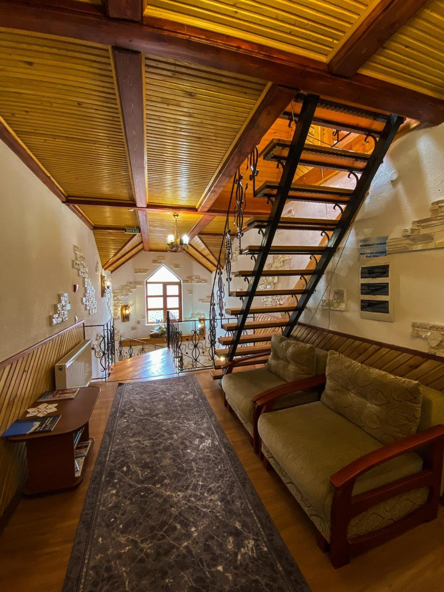 Hotel Pyate Koleso Lazeshchyna Esterno foto
